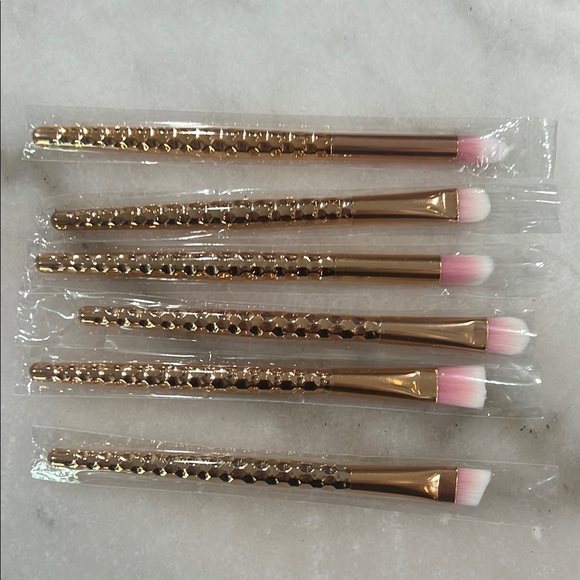 Elegant Gold and Pink Makeup Brush Set - Picture 4 of 4